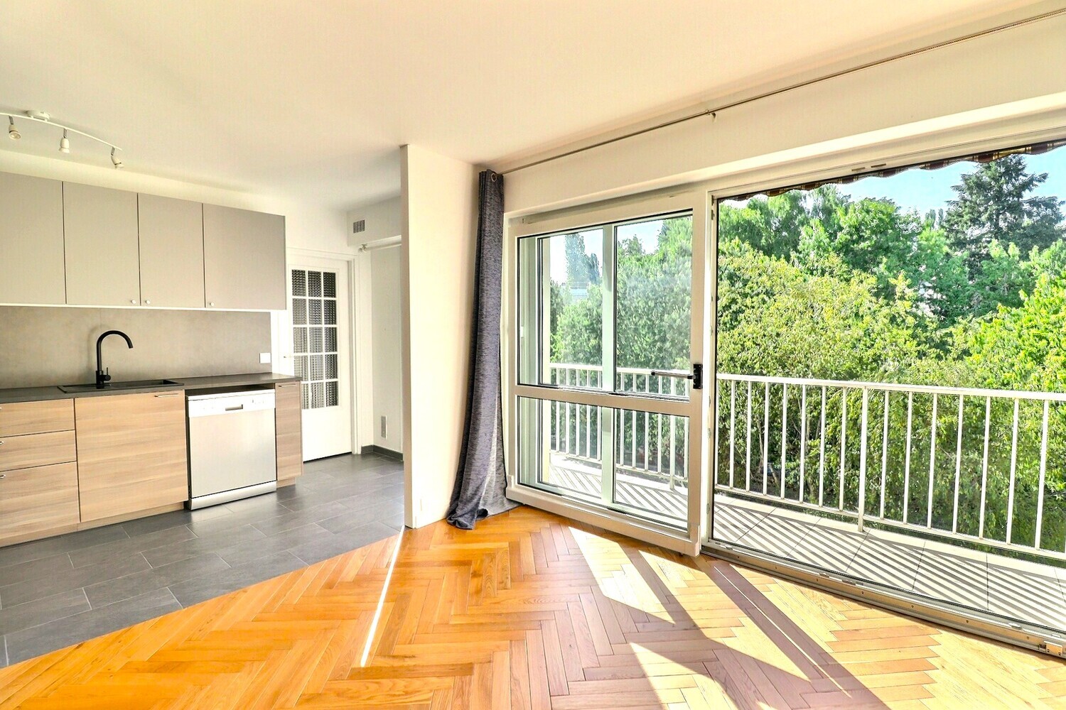 Dernier étage – 4 pièces – 80m² – Balcon