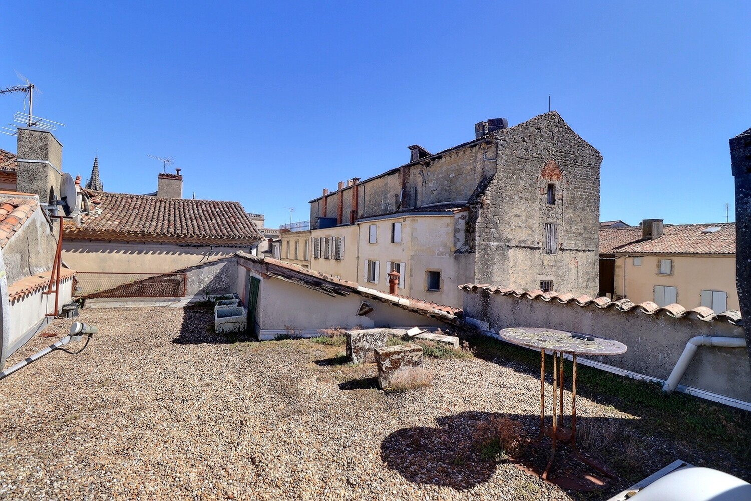 BAZAS – Maison de ville avec toit-terrasse